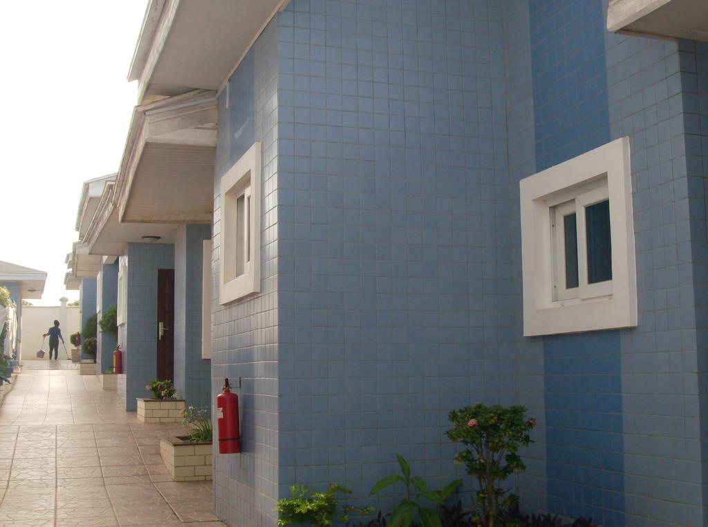 De Holiday Beach Hotel Kokrobite ภายนอก รูปภาพ