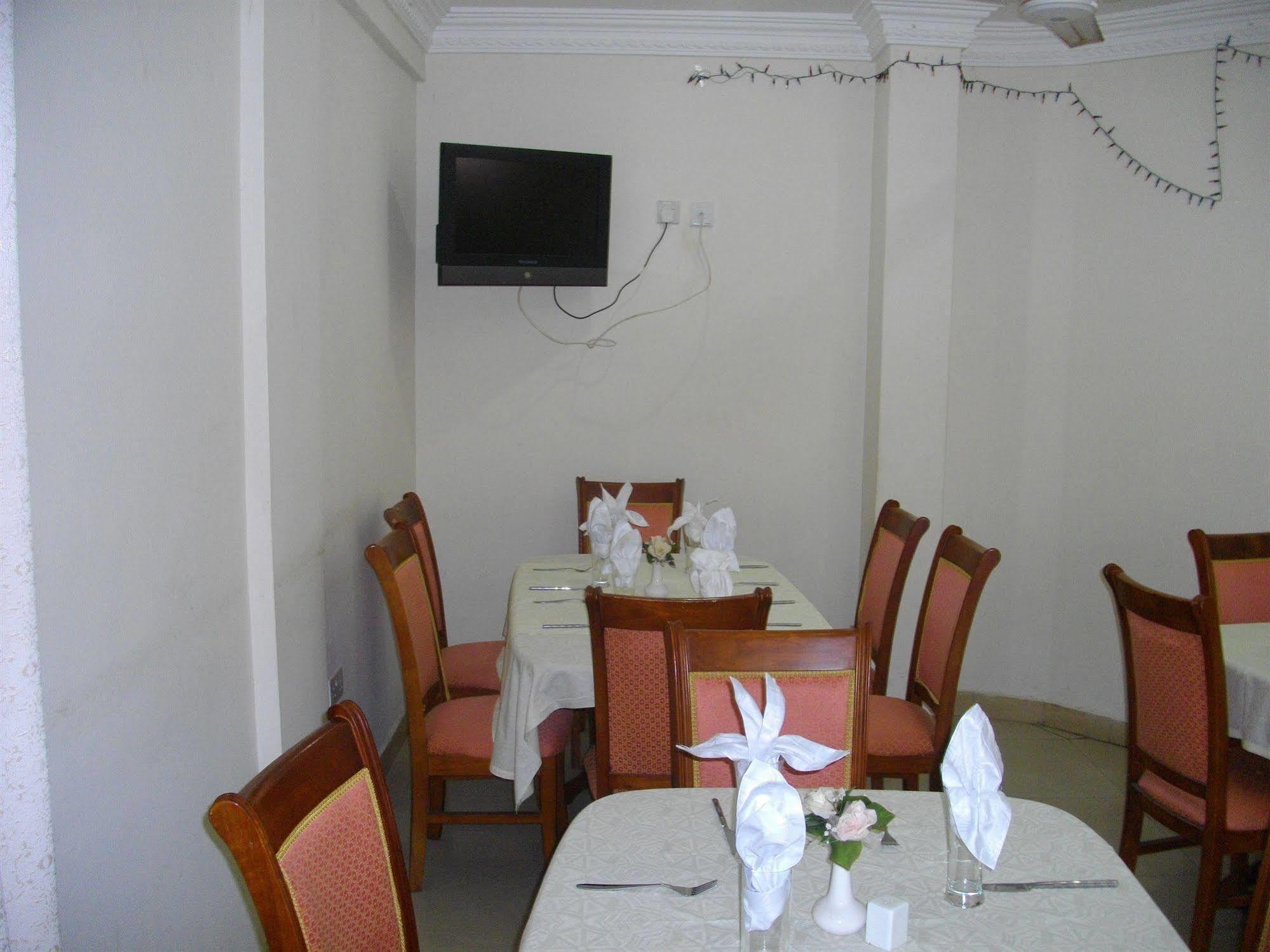 De Holiday Beach Hotel Kokrobite ภายนอก รูปภาพ