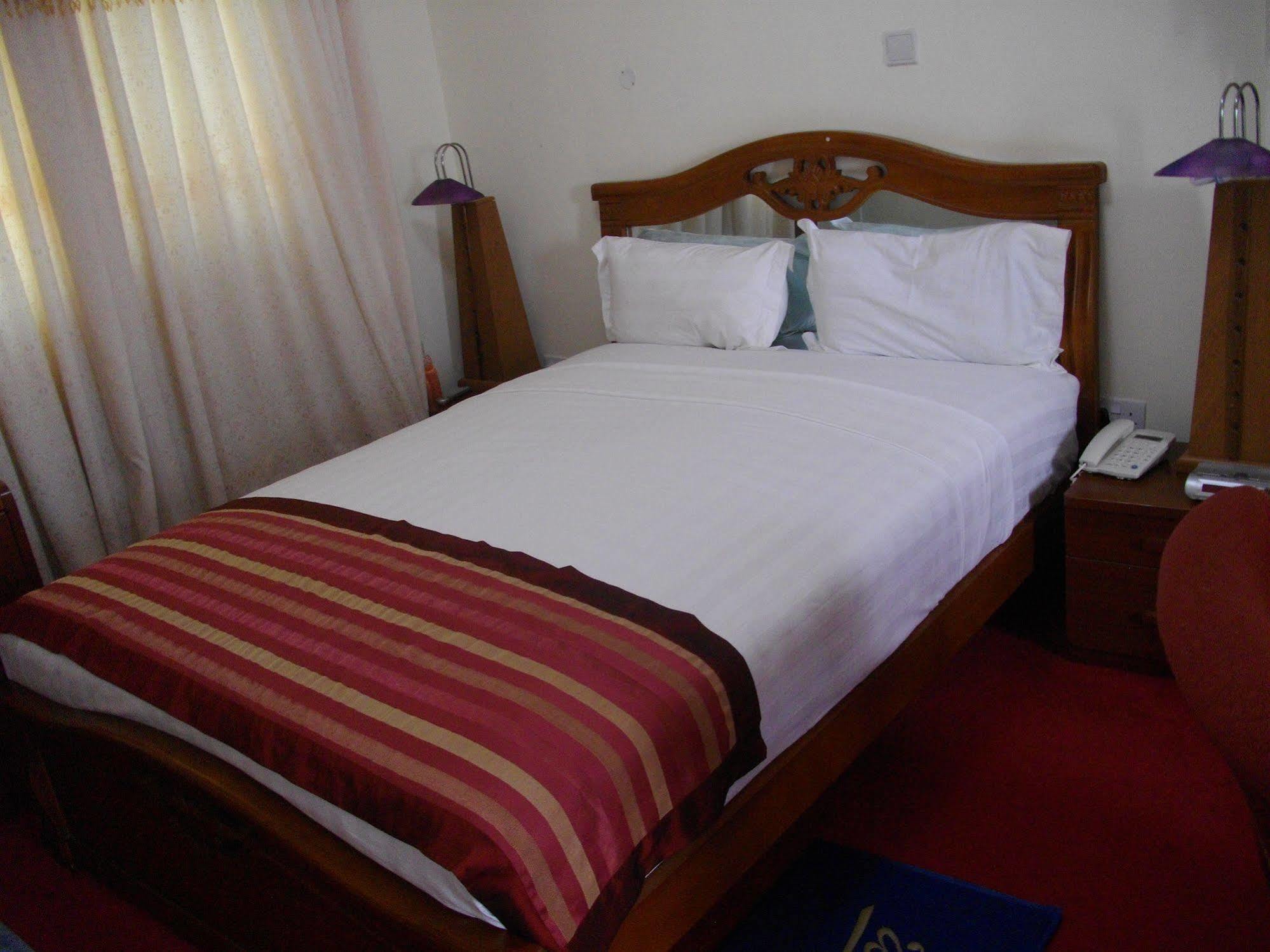De Holiday Beach Hotel Kokrobite ภายนอก รูปภาพ