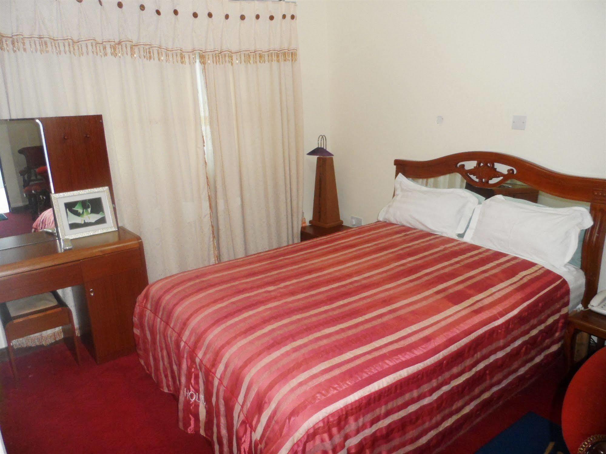 De Holiday Beach Hotel Kokrobite ภายนอก รูปภาพ