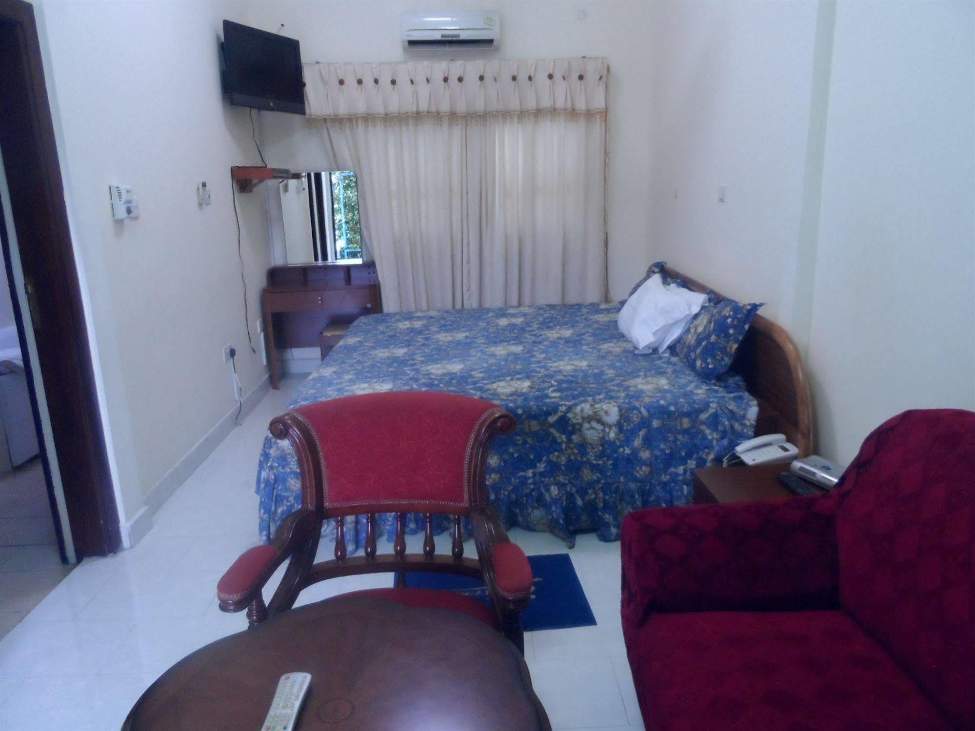 De Holiday Beach Hotel Kokrobite ภายนอก รูปภาพ