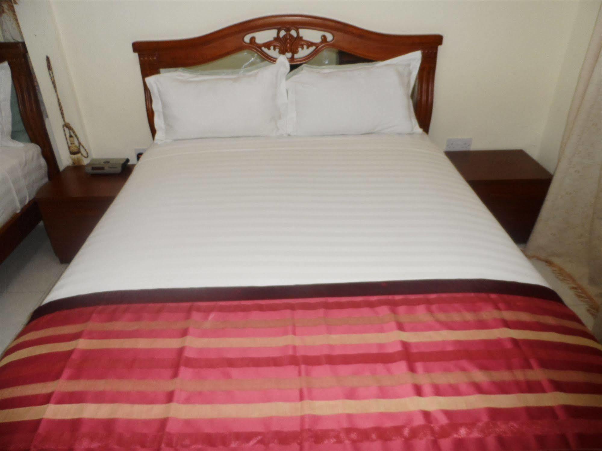 De Holiday Beach Hotel Kokrobite ภายนอก รูปภาพ