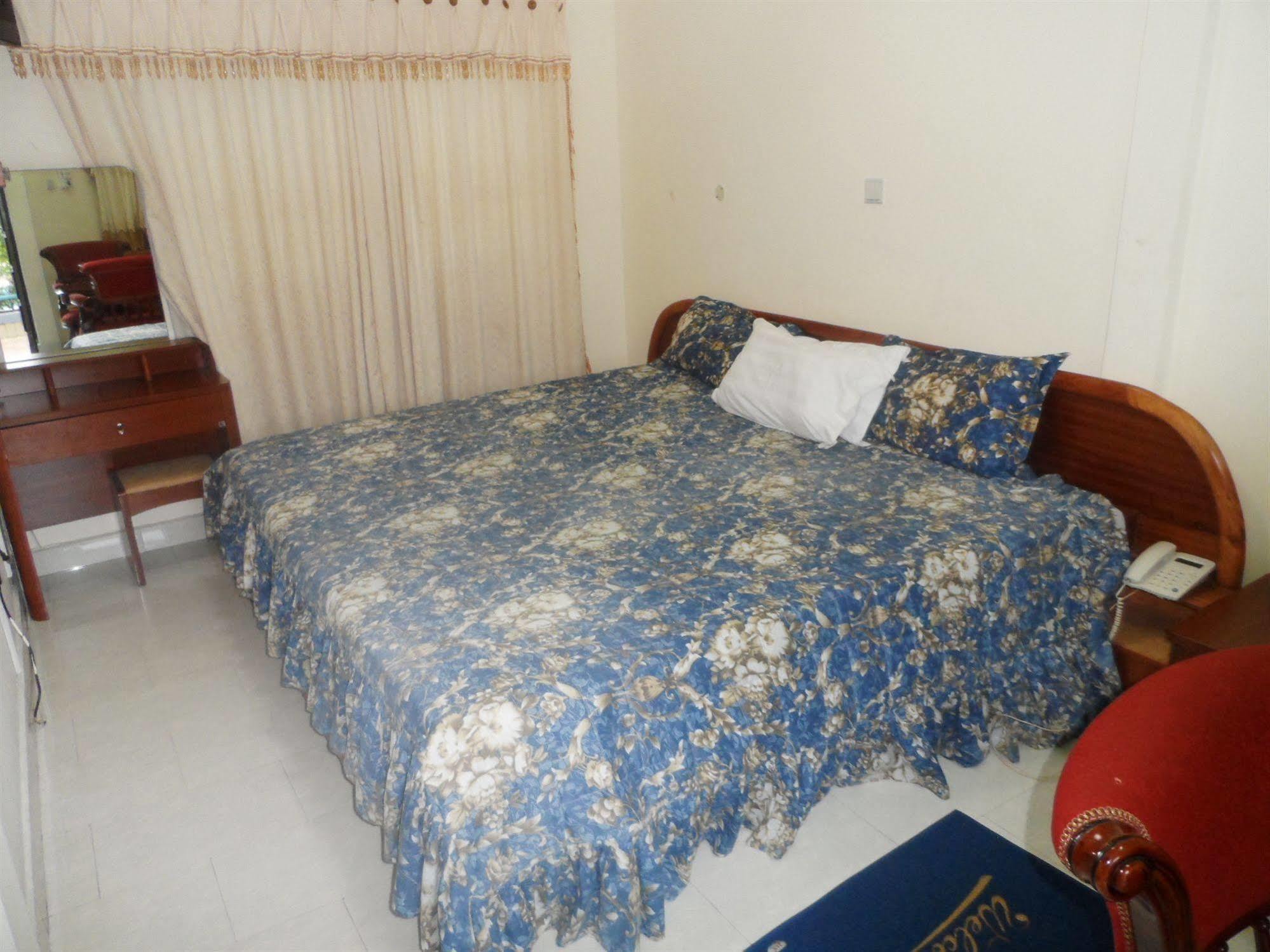 De Holiday Beach Hotel Kokrobite ภายนอก รูปภาพ